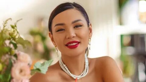 Анасы мен бақытты ұлымен жасырын камера сексін қараңыз