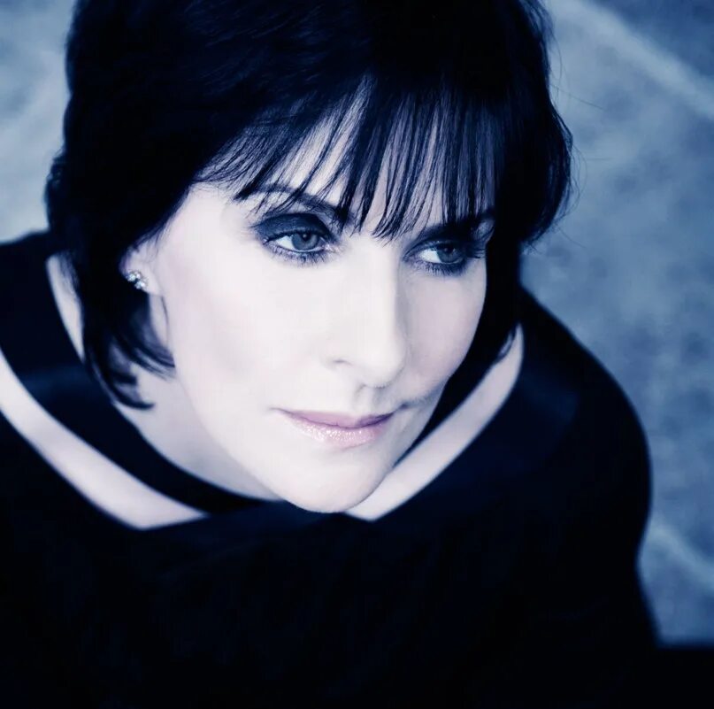 Enya sonic. Певица Эния. Эния Бреннан 2021. Эния 2020. Эния сейчас.