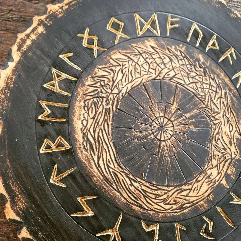 Рунический алтарь фото. Алтарь рунический. Продвинутый рунический алтарь. Алтарь рунический. Магическая доска.