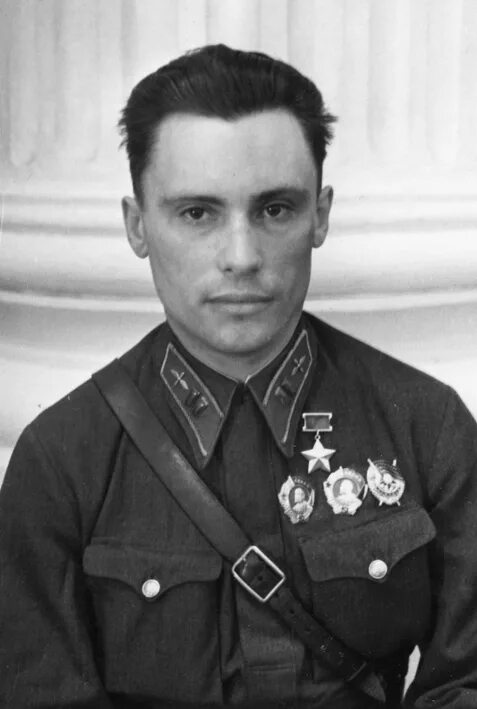 Герой советского союза летчик долматов. Генерал рязанов дважды герой советского союза. Корочкин караидель герой советского. Герой советского союза летчик долматов. Герой советского союза летчик долматов.