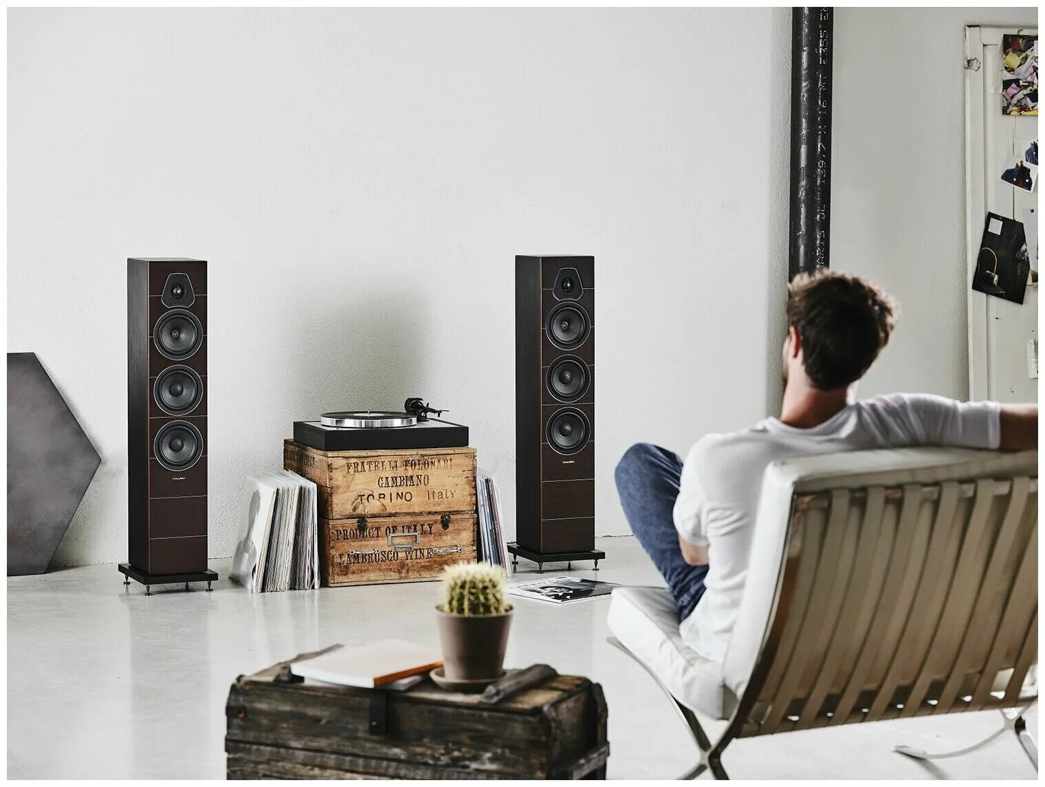 акустика в комнате. акустическая система sound sound momus m-1. акустика помещений. Akai hi end tower. слушать музыку акустика.