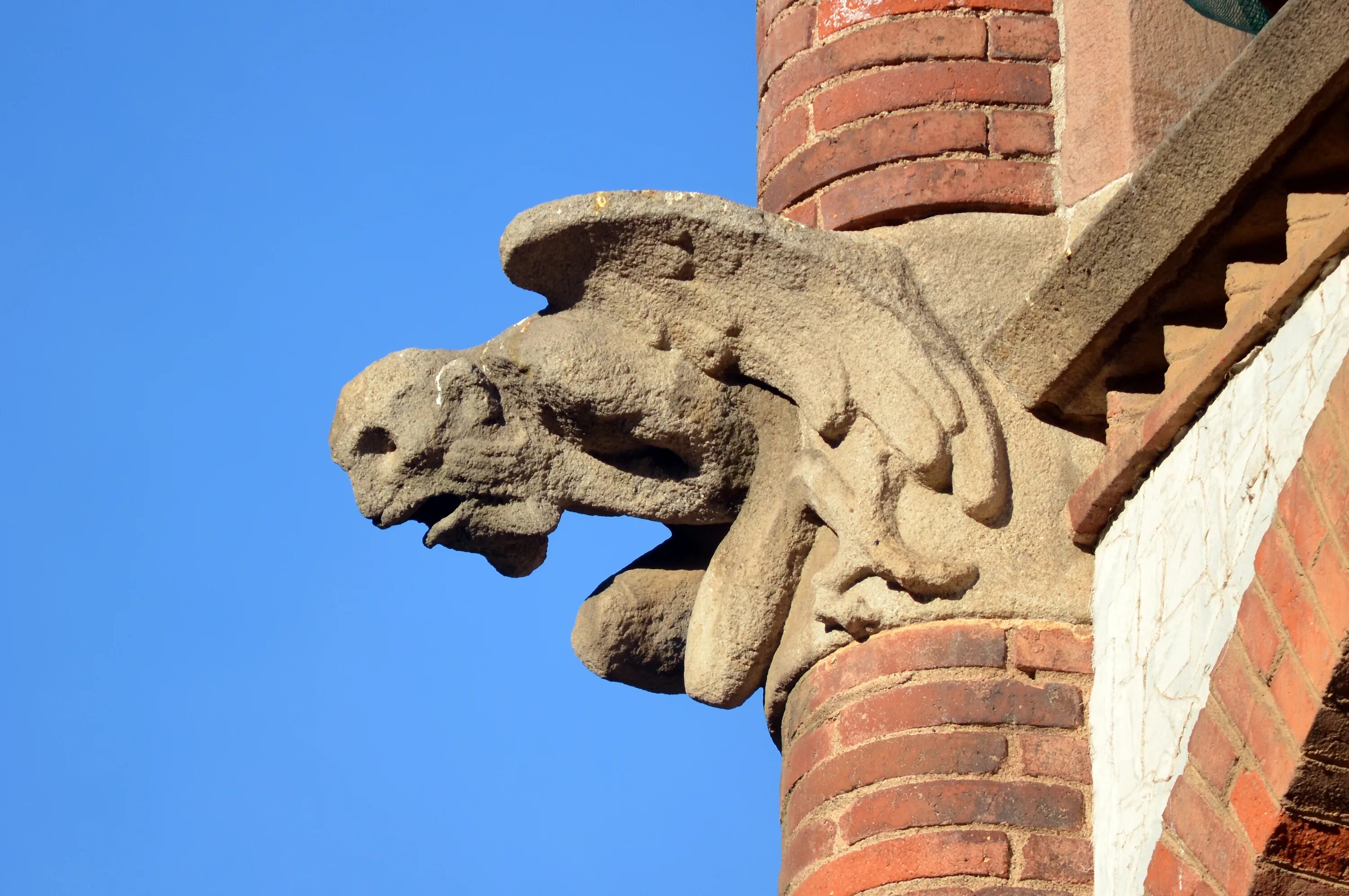 Гаргульи сериал голиаф. Горгулья 1. Горгулья 1. Статуи хранители гаргульи. Готика статуи гаргульи.