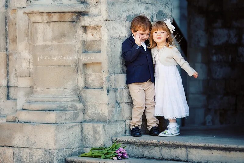 Пары с детьми. Фото пар детей. Счастливая семья. Любовь к ребенку. Парочка влюбленных детей.