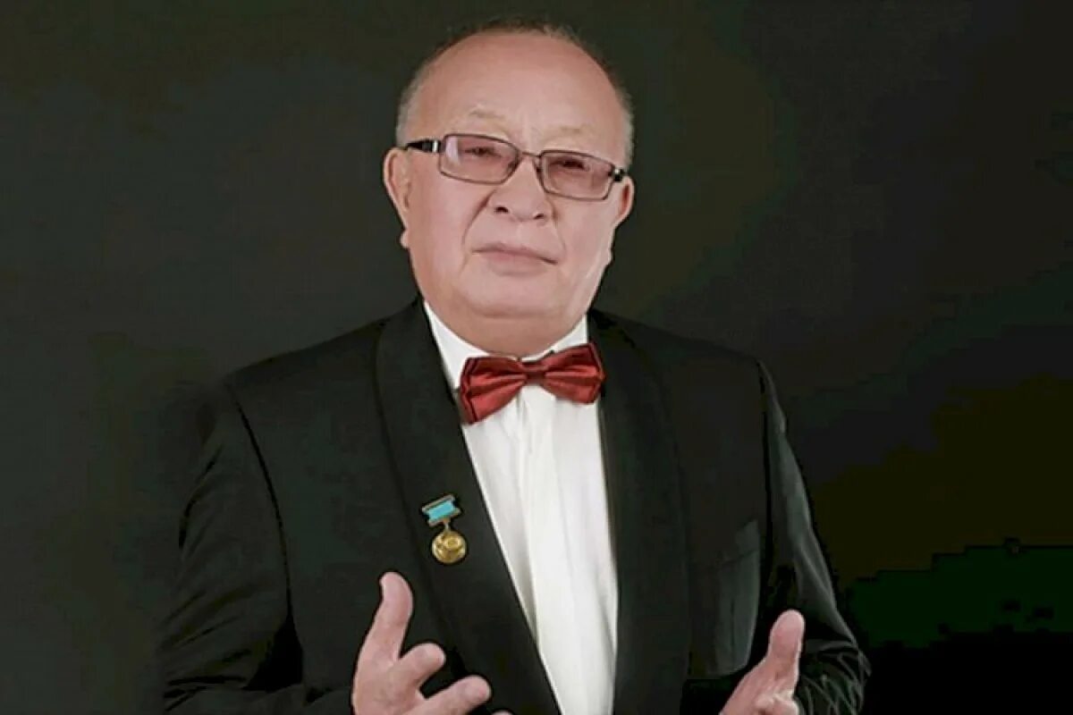 Сулайманов чыныбек. Алтынбек коразбаевич коразбаев. Азимбек байлин. Алтынбек 1995. Коразбаев презентация.