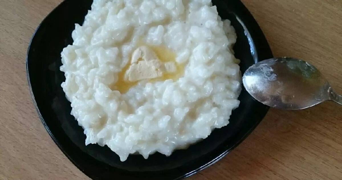 русская рисовая каша. рис для каши. рецепт молочной рисовой каши. рис для каши. каша рисовая молочная.