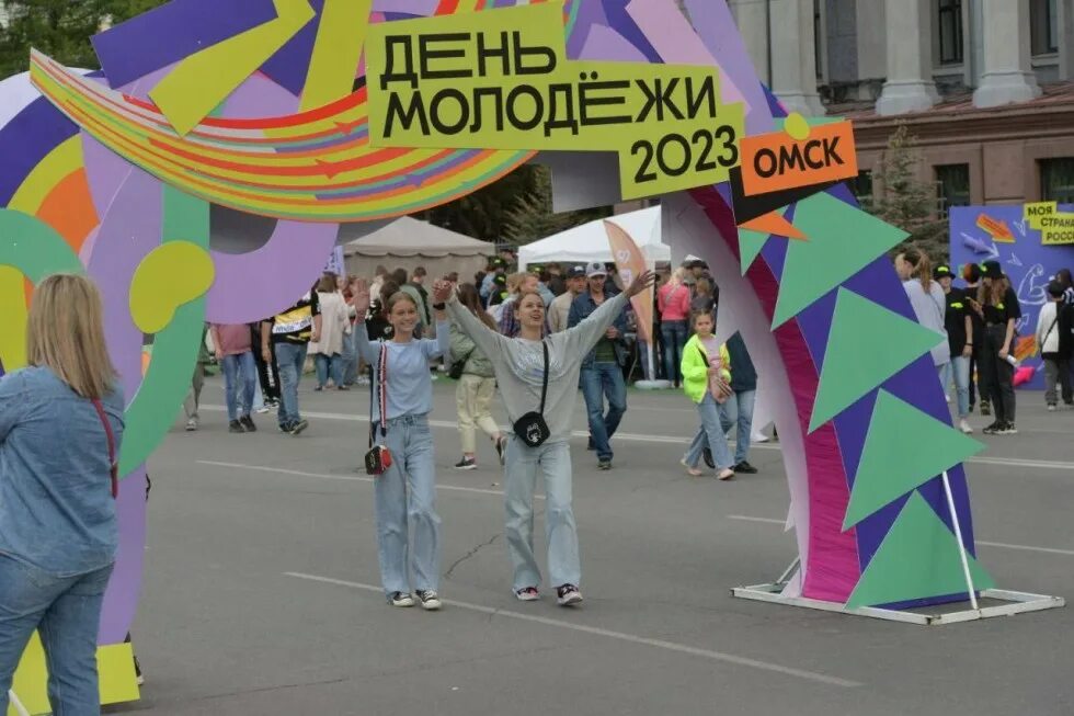 Тимати омск на день молодежи. L'one & тимати - гто альбом 2015. Молодежь афиша. День молодежи омск. Рэп тимати.