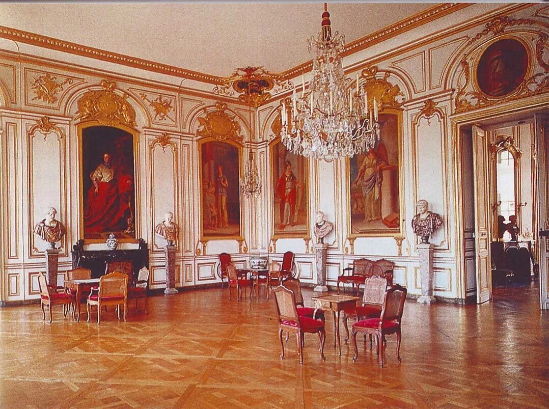 дворянская усадьба 19 века в россии. паркет 18 века. спальня графа дворец кусково. плитка 18 века на пол. полы 18 века.