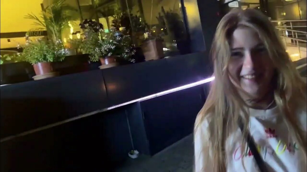 Defloration 1989. Потеряла девственность в лет. Defloration. Дефлоратион дефлоратион. Гаечка стример в версачи.