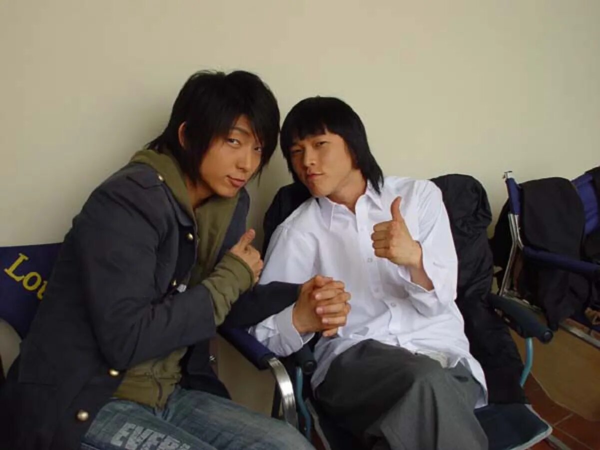 Ли джун ги родители. Ли джун ги семья. Lee joon gi. Сестра ли джун ки. Ли джун ки и его жена.
