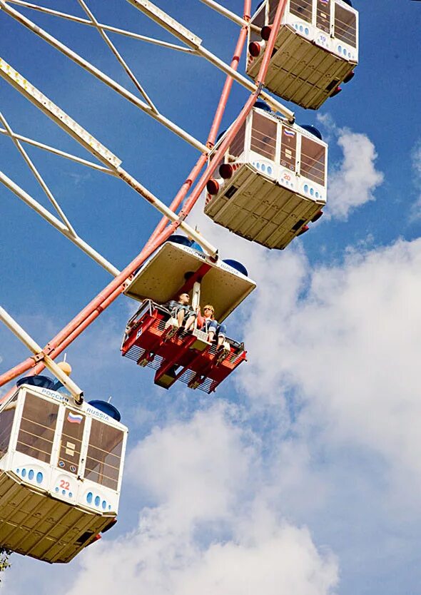 большое колесо обозрения измайловский парк. колесо обозрения на вднх кабинки. парк вднх колесо обозрения. колесо обозрения открыто. колесо имени 850-летия москвы.