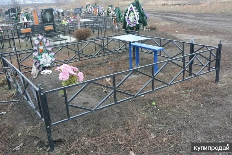 Простая ограда на кладбище. Простая ограда на кладбище. 5. Оградки на кладбище 2 2. Простая ограда на кладбище.