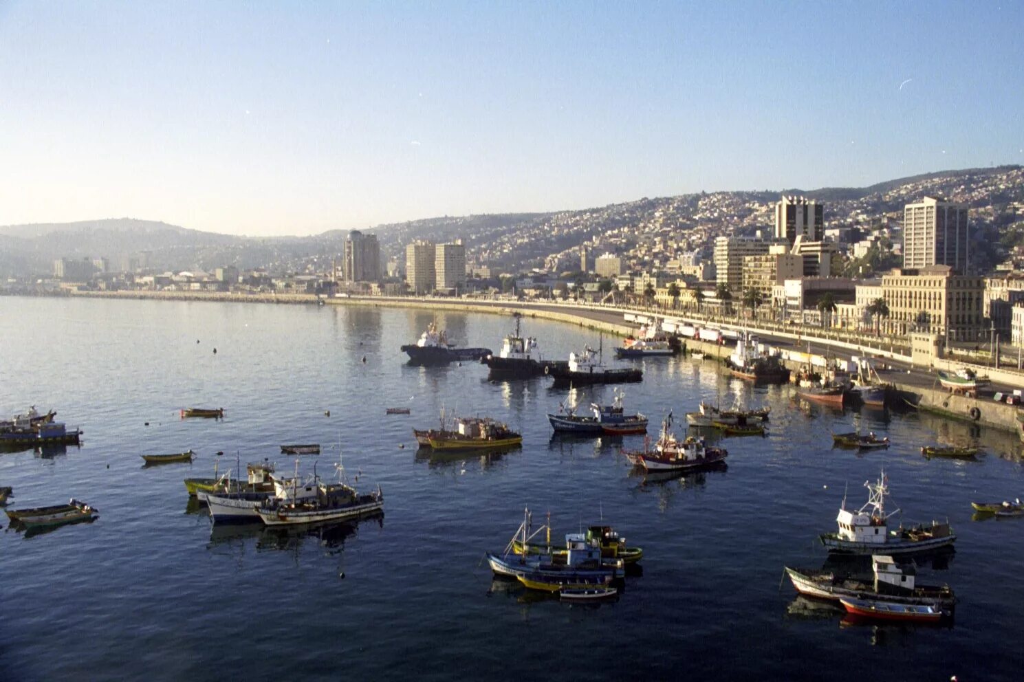 Город и порт чили. Вальпараисо Чили. Порт Вальпараисо. Вальпараисо порт фото Чили. Самый большой порт в Чили.