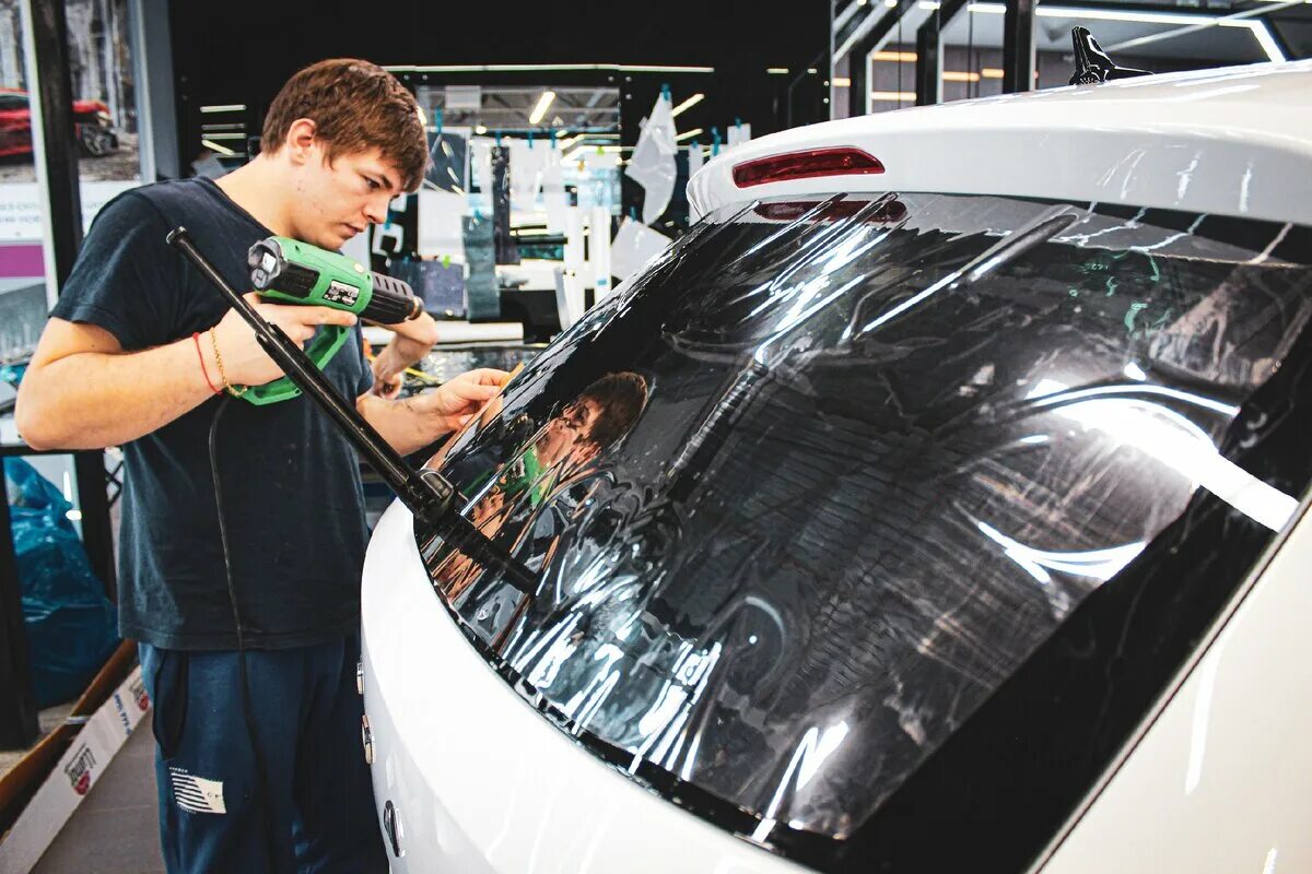 Детейлинг тонировка стекол. Тонировка детейлинг. Тонирование стекол автомобиля. Тонировка детейлинг. Тонирование и бронирование авто.