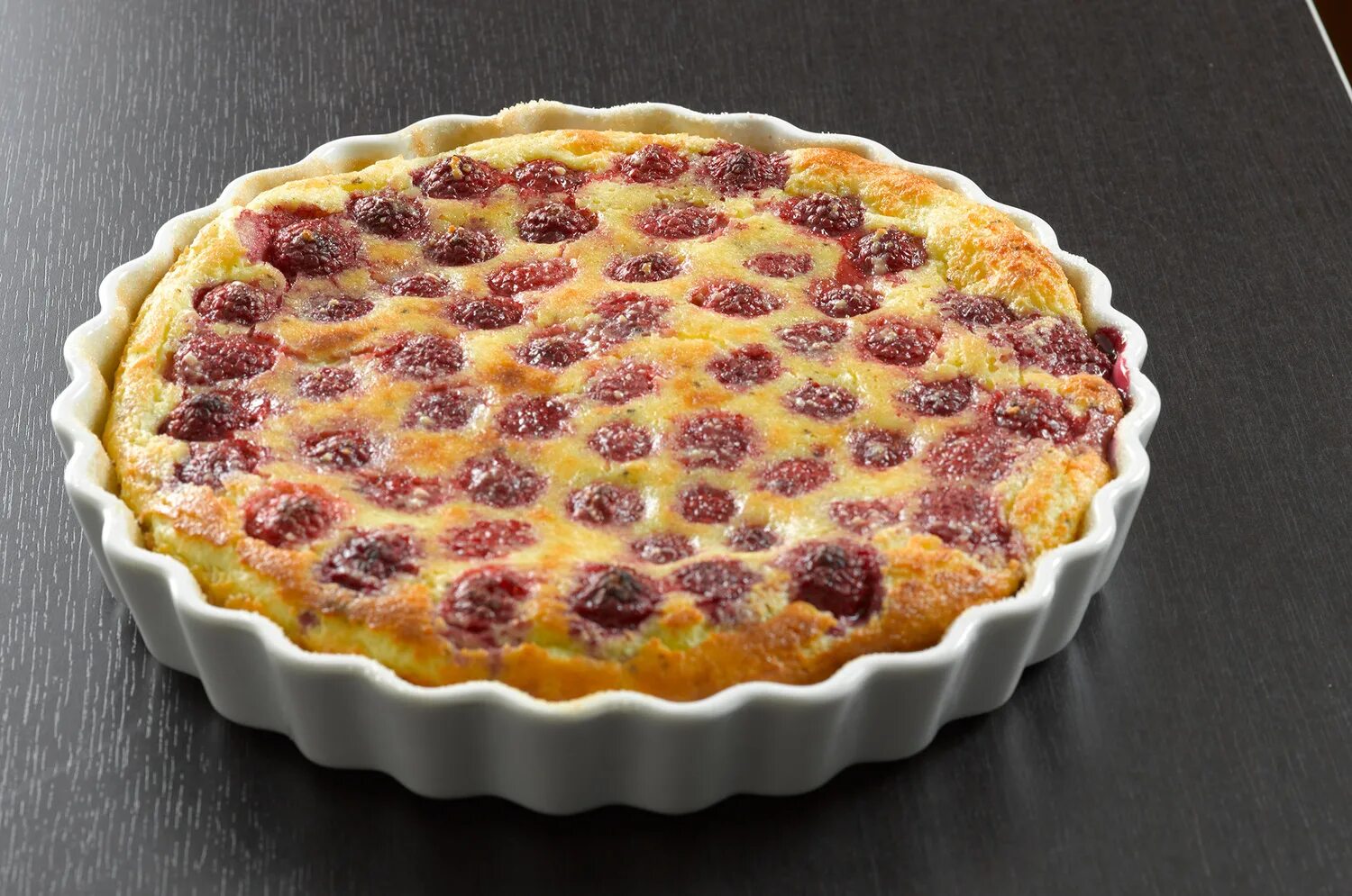 Десерт клафути. Клафути – clafoutis. французский клафути. пирожное клафути. малиновый клафути.