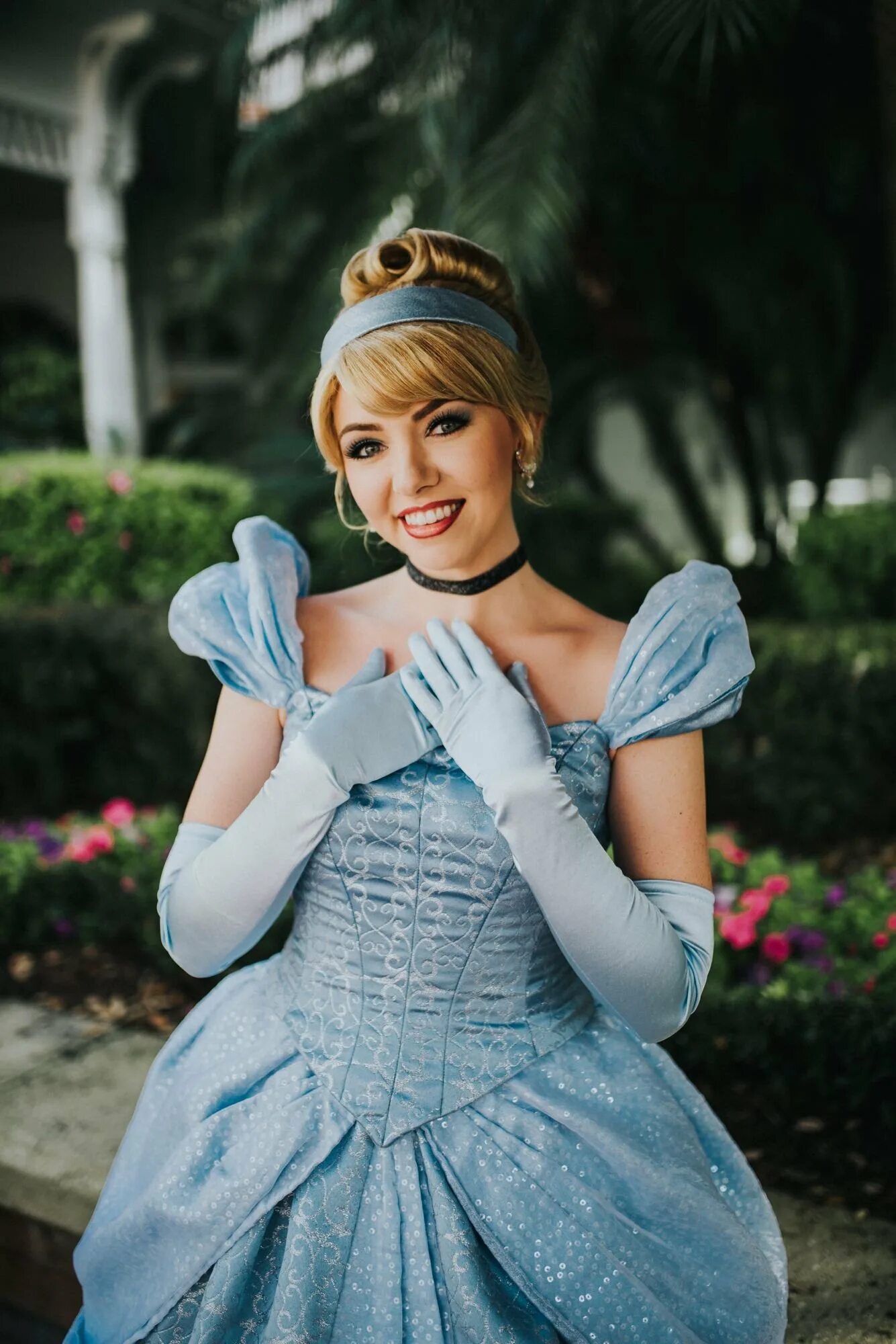 Фото настоящих принцесс. Киндерелла Дисней. Диснейленд принцесса Золушка. Cinderella принцесса Дисней. Косплей принцесса Золушка Диснея.