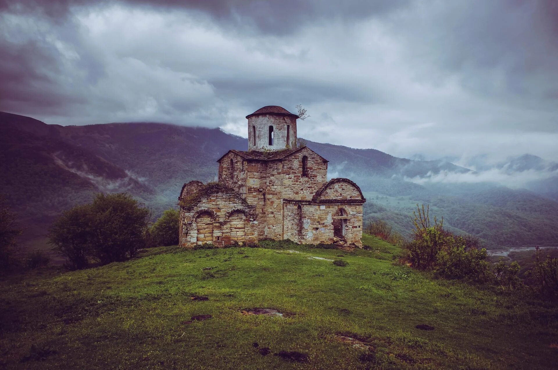 Нижний архыз кчр. Сентинский храм домбай. Сентинский храм и шоанинский храм. Куб кчр. Шаонинский храм карачаевск.