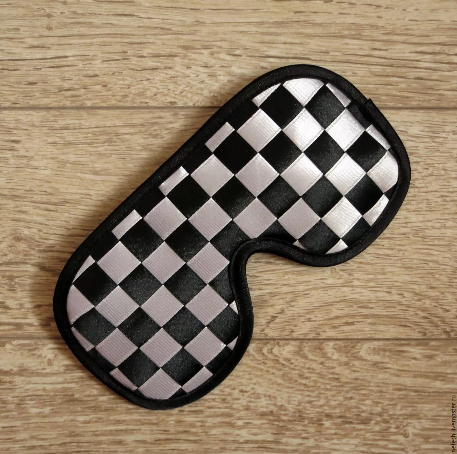 черно белые квадраты в шахматном порядке. маска квадратики. маска прямоугольная. идеи для маски квадратики. маска для лица.