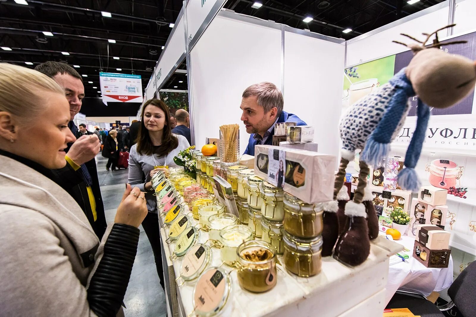 санкт-петербургская ярмарка искусства «1703». центральный выставочный зал манеж питер. квц экспофорум санкт-петербург. манеж спб выставки. выставки товаров в санкт петербурге.