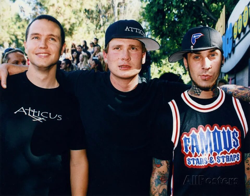 Blink 182 2025. Blink-182. скотт рейнор blink 182. рок группа блинк 182. blink 182 photo.