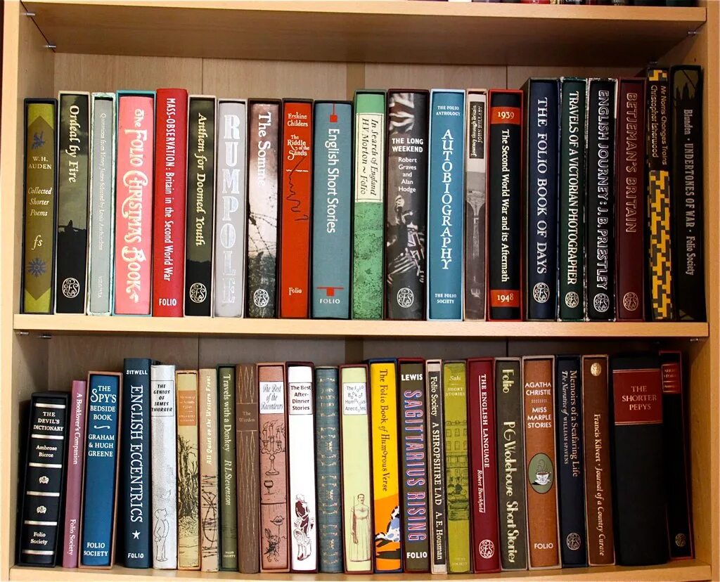 Коллекция книг. Комод для книг. Домашняя коллекция книг и дисков. Коллекция книг Гринберг.