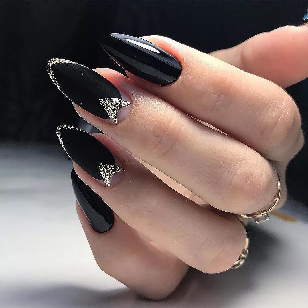 манюкр миндаль чёрный. тёмные ногти миндальной формы. ногти миндаль темные. черный маникюр. ногти миндаль темные.