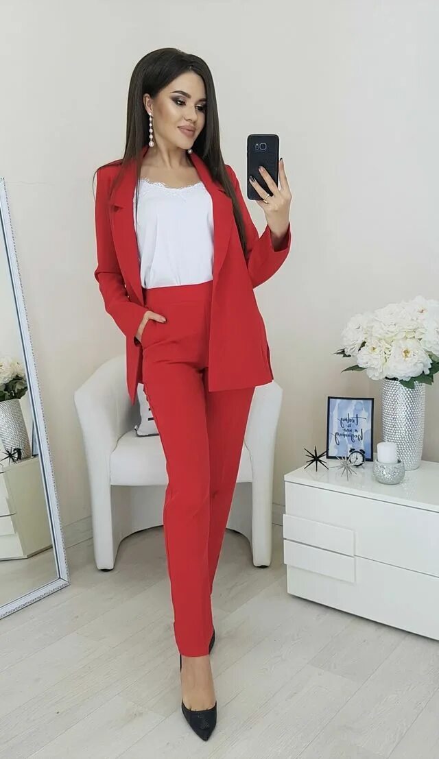 Авито женские костюмы. Авито женский брючный костюм. Классический костюм женский брючный. Брючный костюм кораллового цвета. Костюм 2-ка мод 988.
