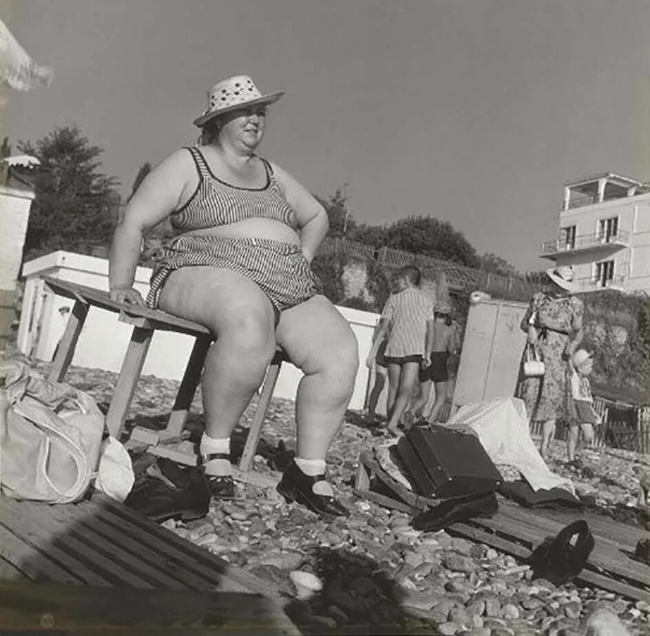 Толстая бабушка ретро. Жирные советские женщины. Советский пляж. Советская тетка.