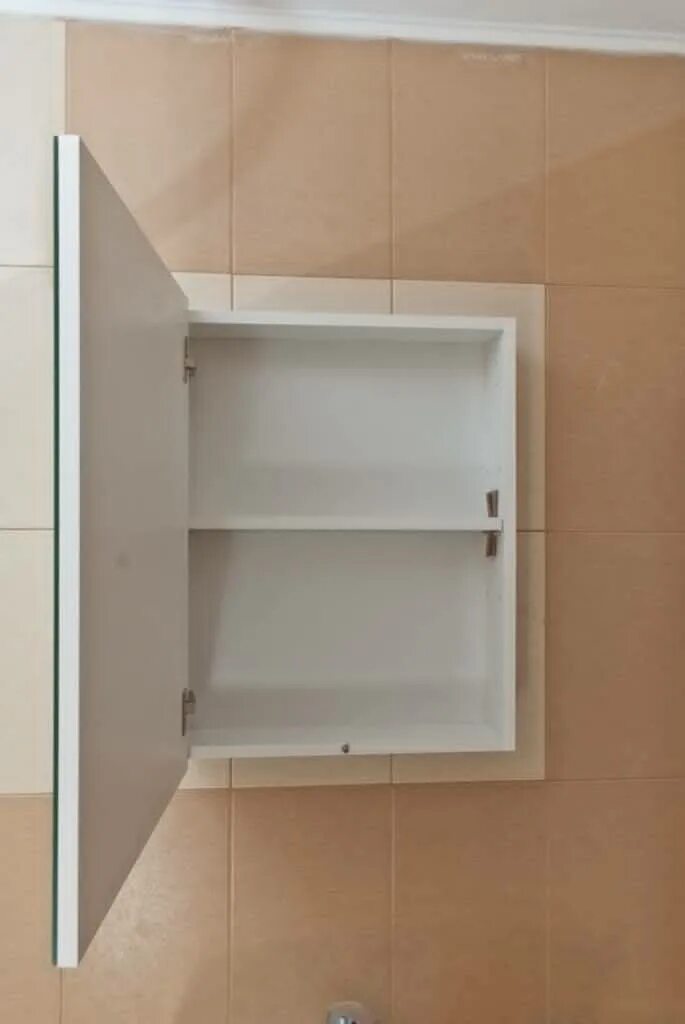 Навесные шкафы для ванной. Шкаф в ванную комнату навесной. Шкафы для ванной комнаты подвесные. Шкафчик в ванную комнату настенный.