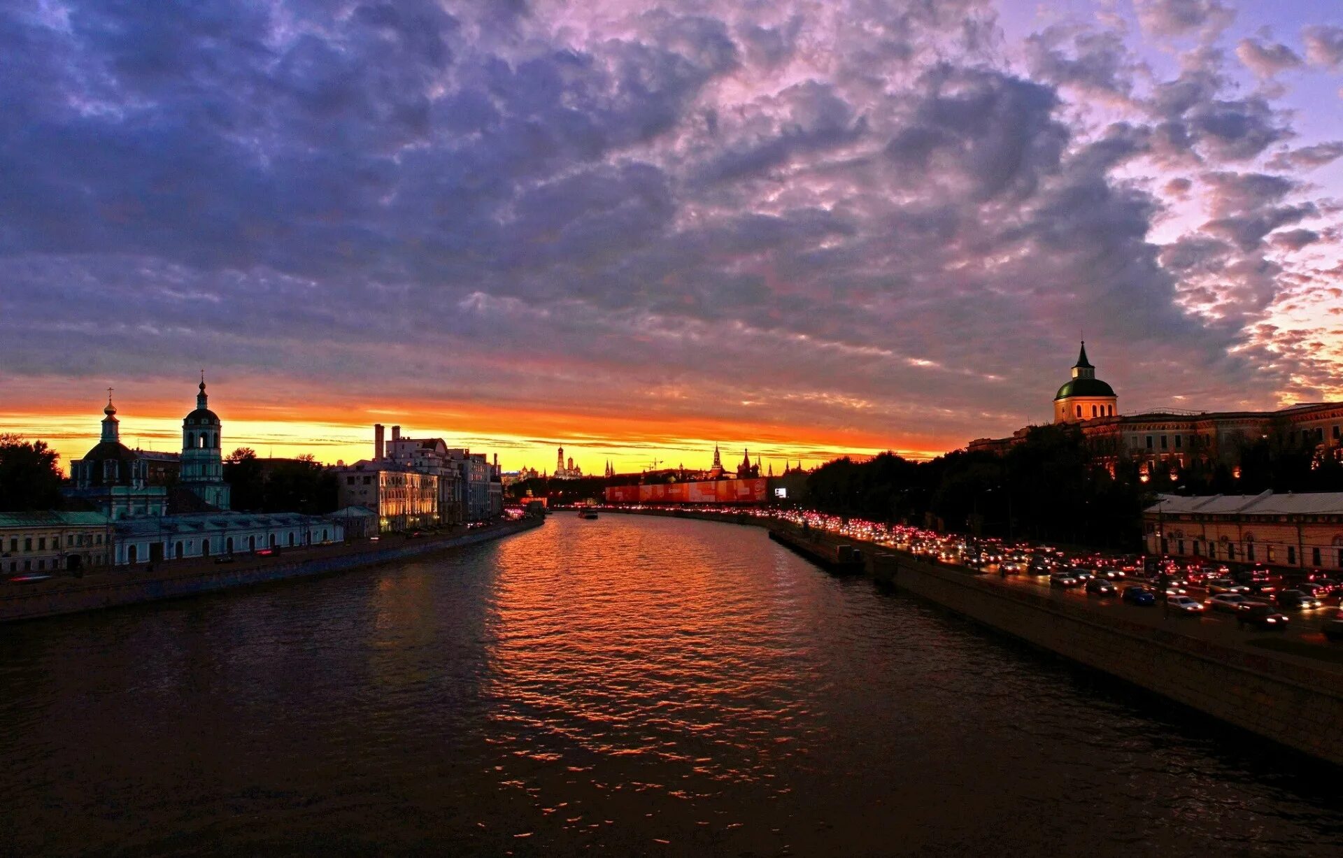 Москва Сити река рассвет. Рассвет на Москве реке. Восход на Москве реке. Реки Москвы. Плавная москва