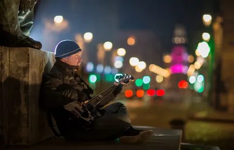 Баловалась вечером гитарой тишина