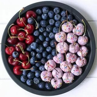 Круглые фрукты и ягоды