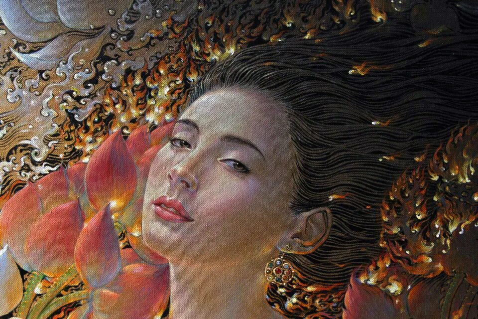 Ты создана из огня ты соткана. Художник chatchawan rodklongtan. соткана из цветов. rachel li живопись. ты соткана из огня.