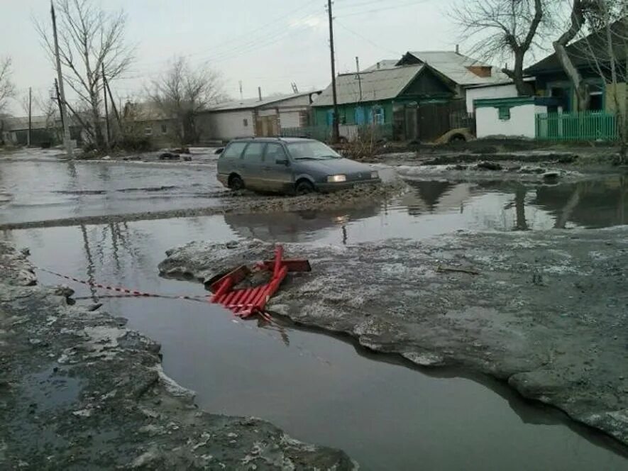 Погода в семее на сегодня. Дорога на Шемейный затопило. Погода семей. Погода в Семее.