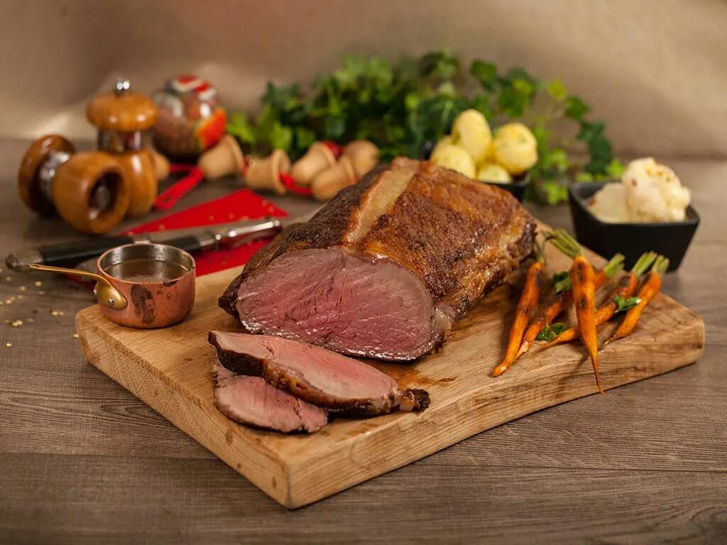 Ростбиф с жареной картошкой. Ростбиф с картофелем. Ростбиф с картофелем. Ростбиф с картофелем. Ростбиф с картофелем.