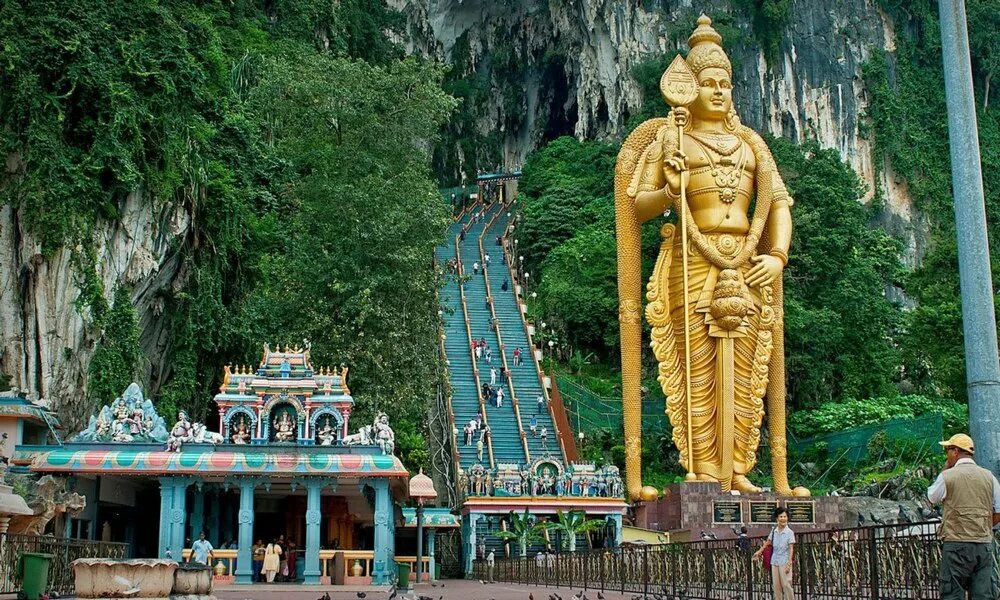 История малайзии. Пещерный храм Бату. Малайзия.. Batu Caves Куала Лумпур. Статуя Муругана, Малайзия. Селангор Малайзия.