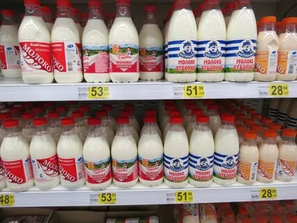 В магазине продается разное молоко см