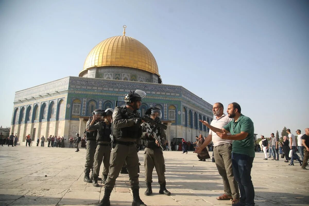 Аль аксу новости. Святыня Аль Акса. Мечеть Аль Масджид Аль Акса. Израильская полиция мечеть Аль Акса.