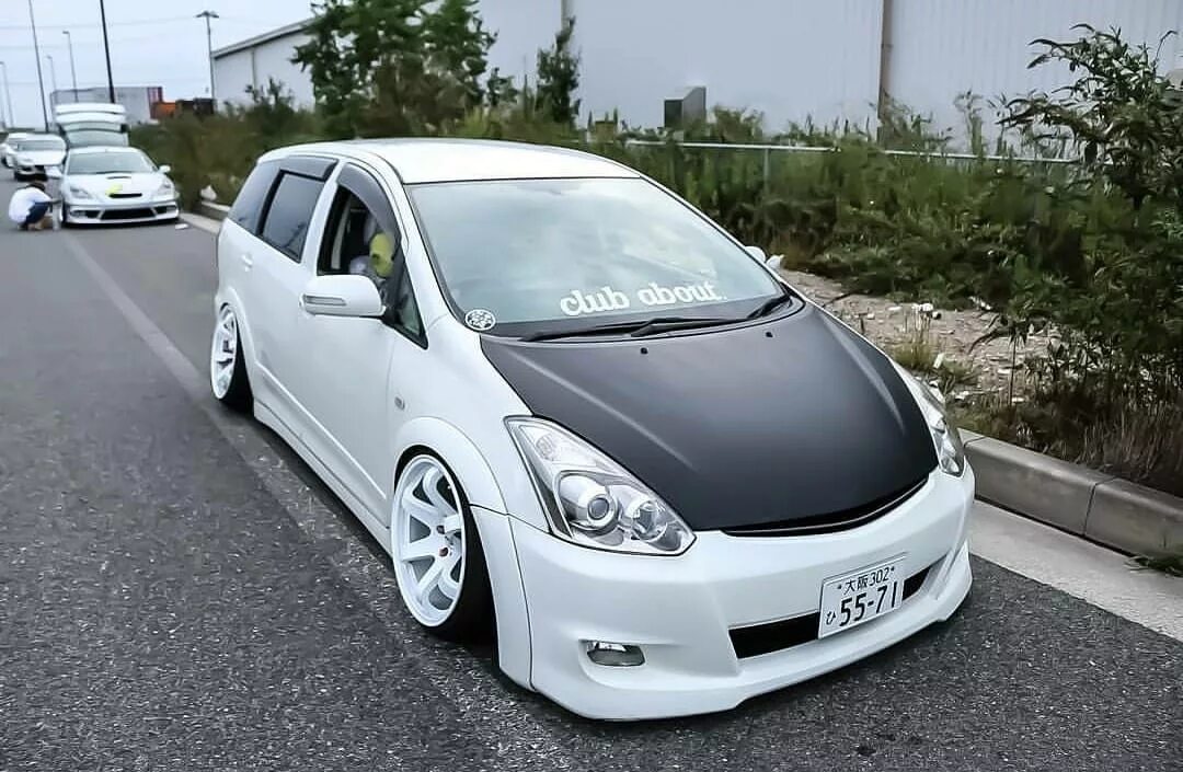 Wish тюнинг. Тойота виш 20. тойота виш тюнингованная. toyota wish tuning. toyota wish 2005 тюнинг.