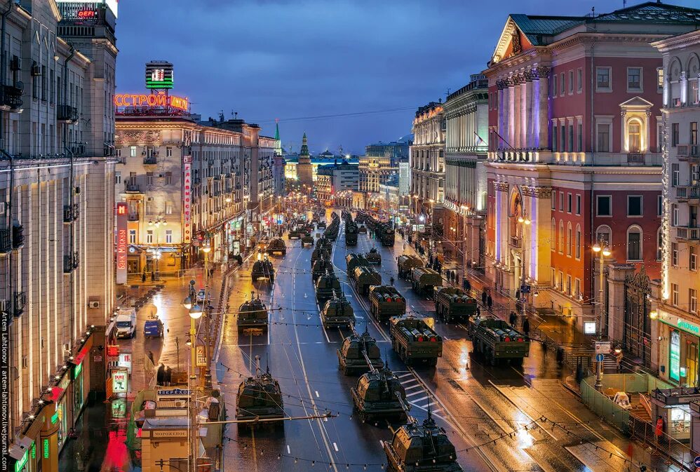 Назовите главную улицу города. Тверская улица. Центр Москвы Тверская. Тверская Главная улица. Центр Москвы Тверская улица.