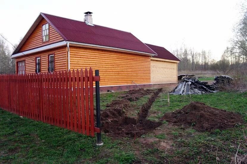 Забор на дачных участках норма. Забор между участками. забор вокруг участка. забор между дачными участками. забор между соседями.