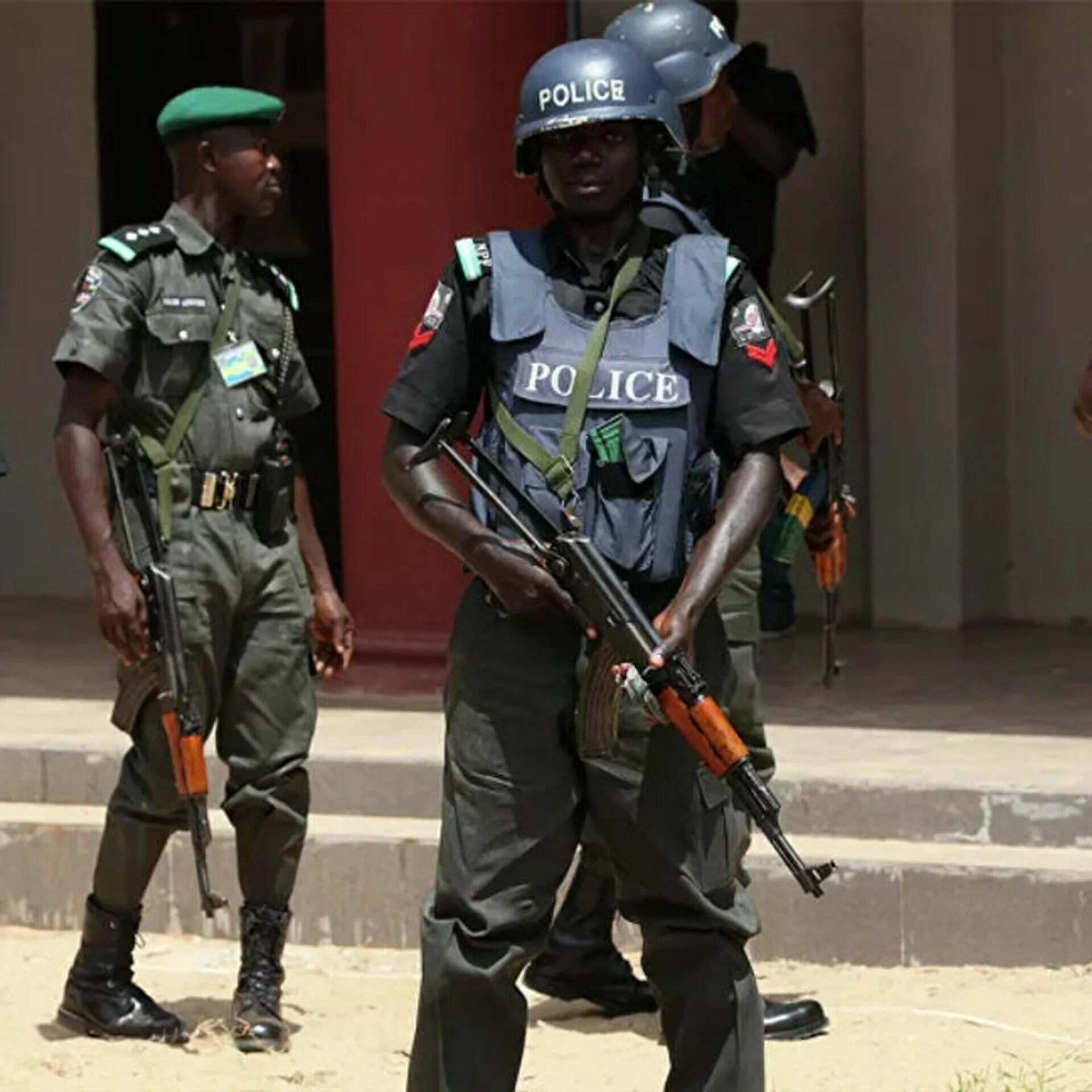 Атаки экстремистов. Силовые структуры. Полицейские Нигерии.