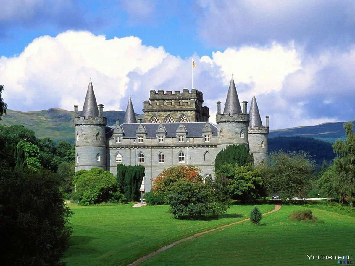 Замки британии. Замок Инверари Шотландия. Inveraray Castle Шотландия сад. Шотландия замок Инверари, Великобритания. Замок Лейнстоун._Шотландия_.