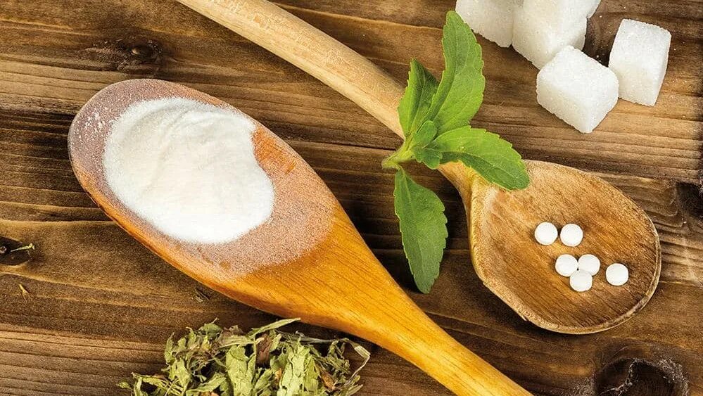 интенсивные подсластители. среди интенсивных синтетических подсластителей фото. подсластители аспартам сахарин. интенсивные подсластители. таблетки и цветы.