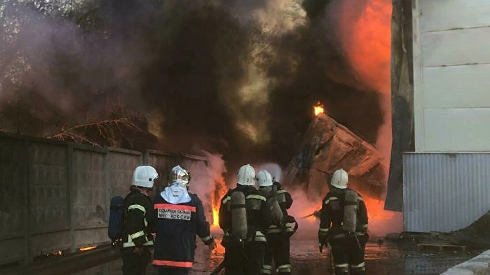 Взрывы в россии последние новости. Пожар на складе боеприпасов в Рязанской области. Пожар в Рязанской области горит склад боеприпасов. Взрыв на складе боеприпасов в Рязанской области.