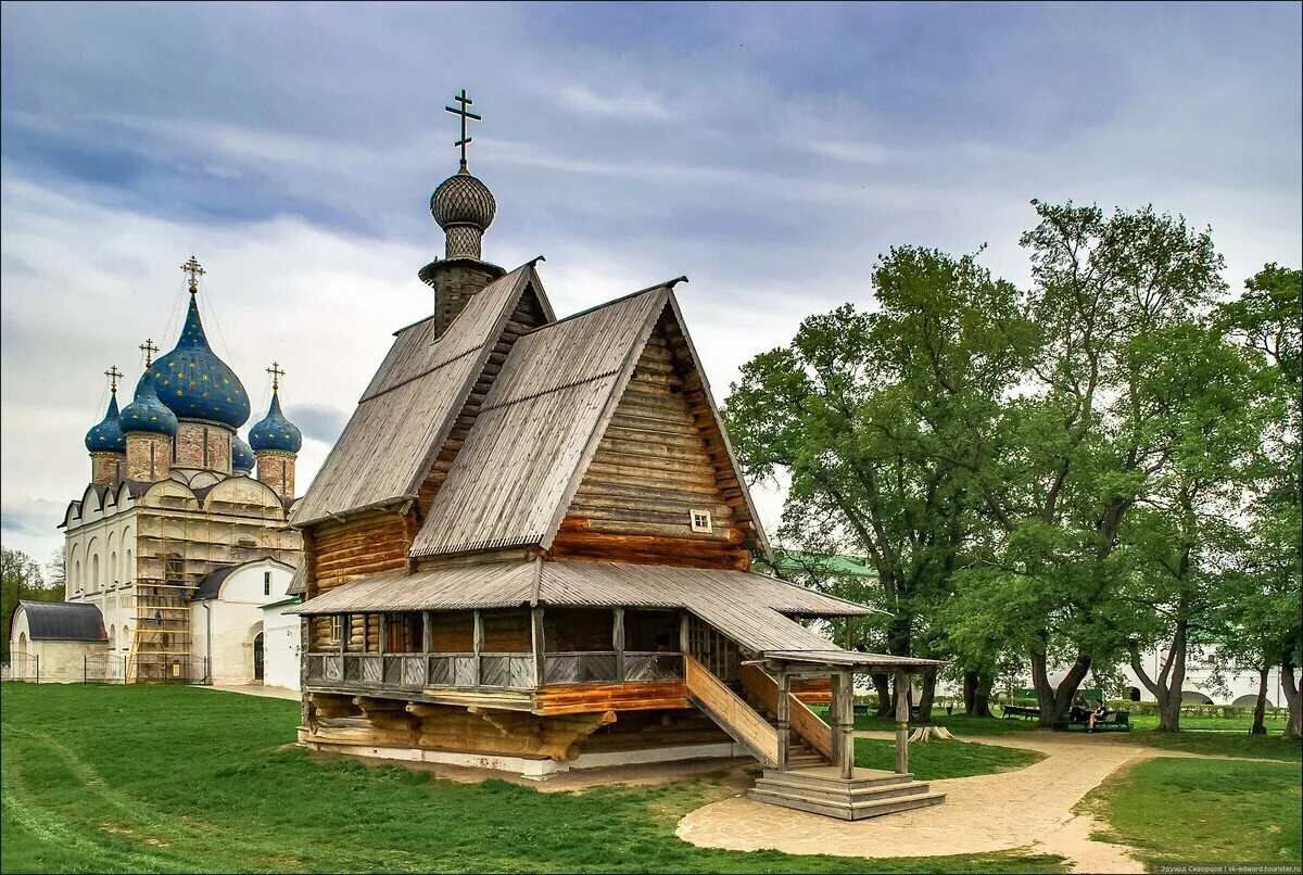 Достопримечательности суздаля фото с названиями. Город Суздаль город музей. Достопримечательство Суздаля. Музей деревянного зодчества в Суздале. Суздаль Жемчужина древнерусского зодчества.