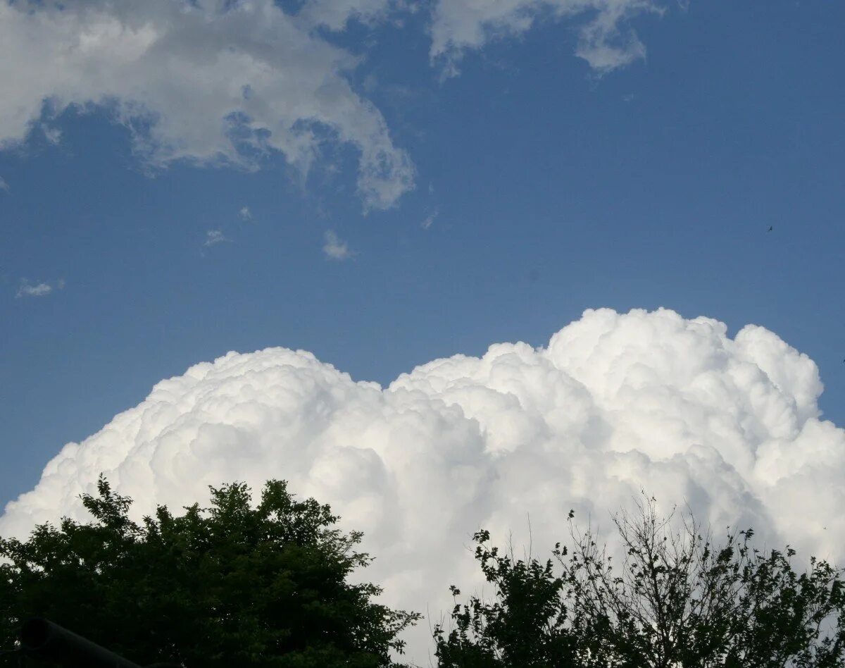 Башенкообразные Кучевые облака. Град и Кучевые облака. Белые Кучевые облака. Огромные кучные облака.