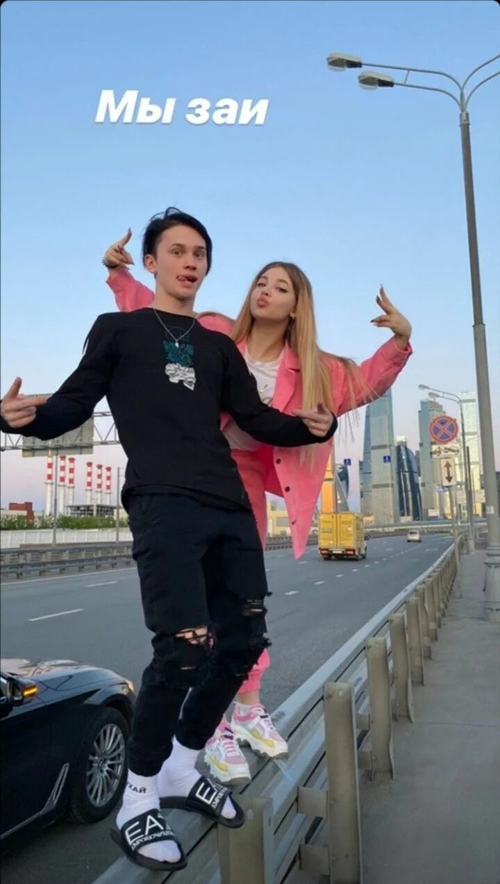 Ани и дани. Аня и даня не идут в школу. Покров. Аня покров и даня милохин целуются. Ани покров и даня милохин.