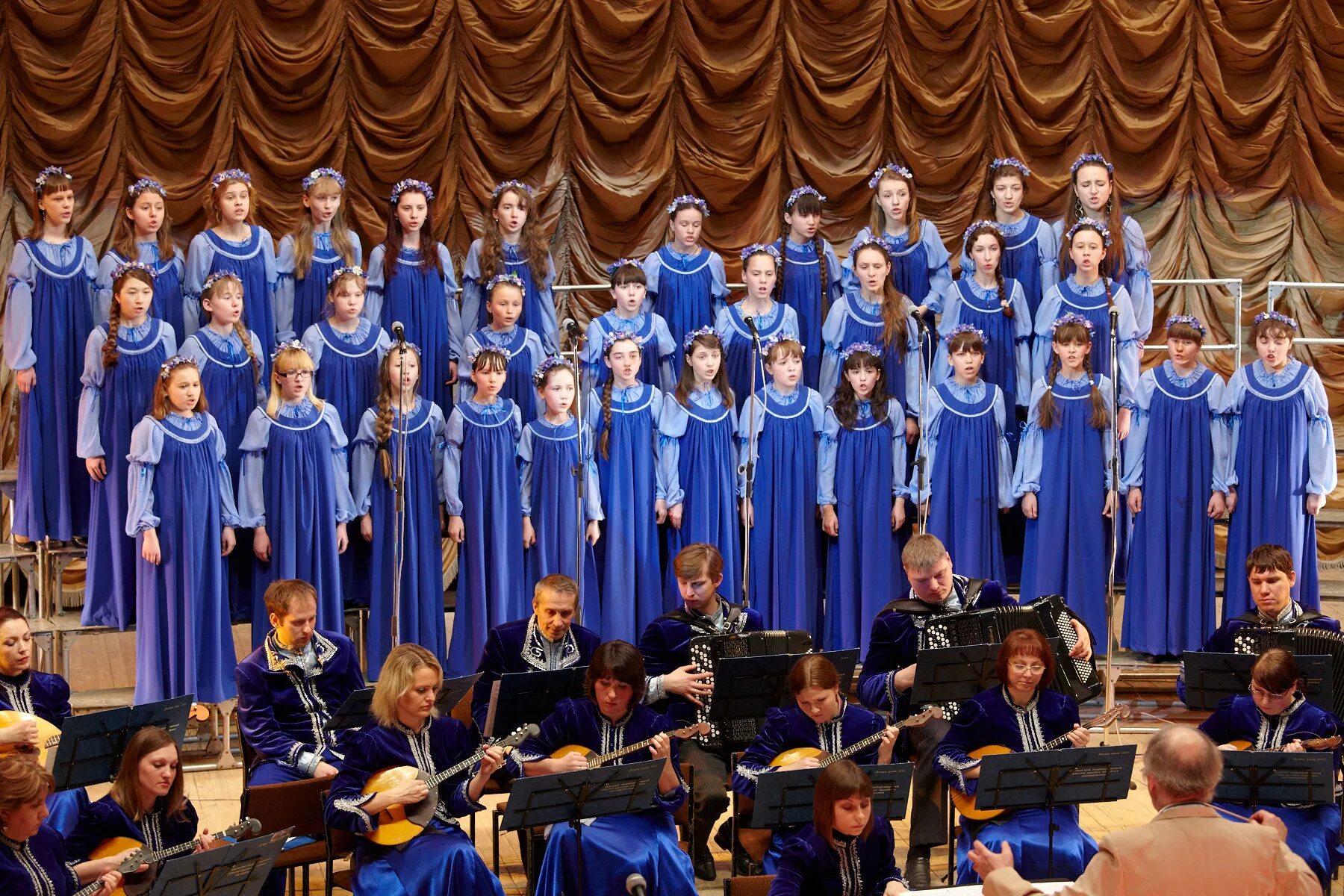 казанская консерватория жиганов. концертный хор александра герасимовского. детская хоровая школа весна им а. камерный хор во владимире. пение в хоре.