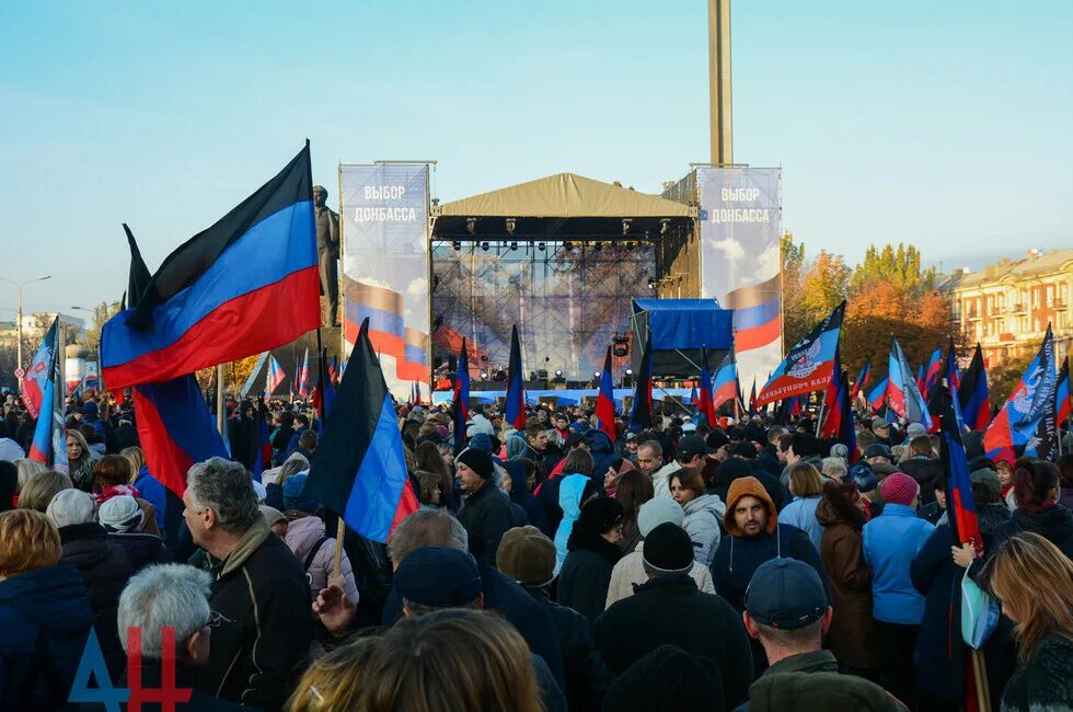 Митинги на Донбассе 2014. Протесты на Донбассе 2014. Митинг за Донбасс. Митинг за Донбас Нижний Новгород.