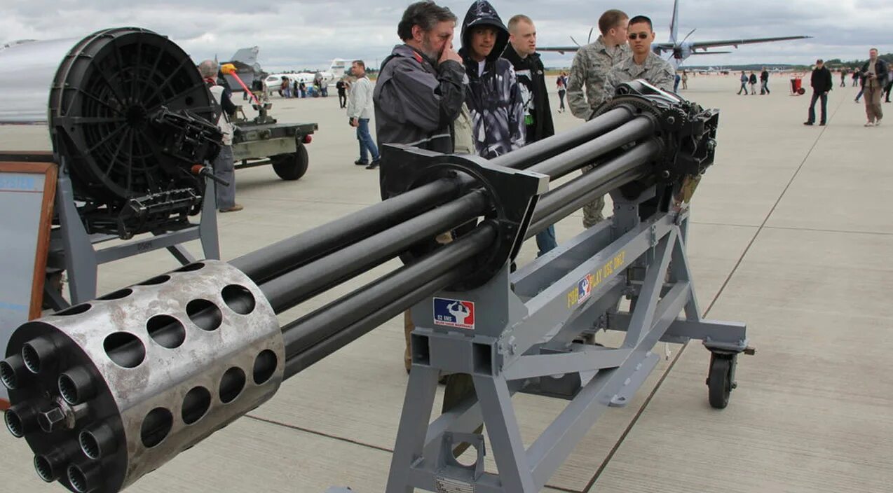 Самое мощное теплое. Gau 8 пушка. А-10 Thunderbolt пушка. Крупнокалиберный пулемет gau-19. M61 Vulcan.